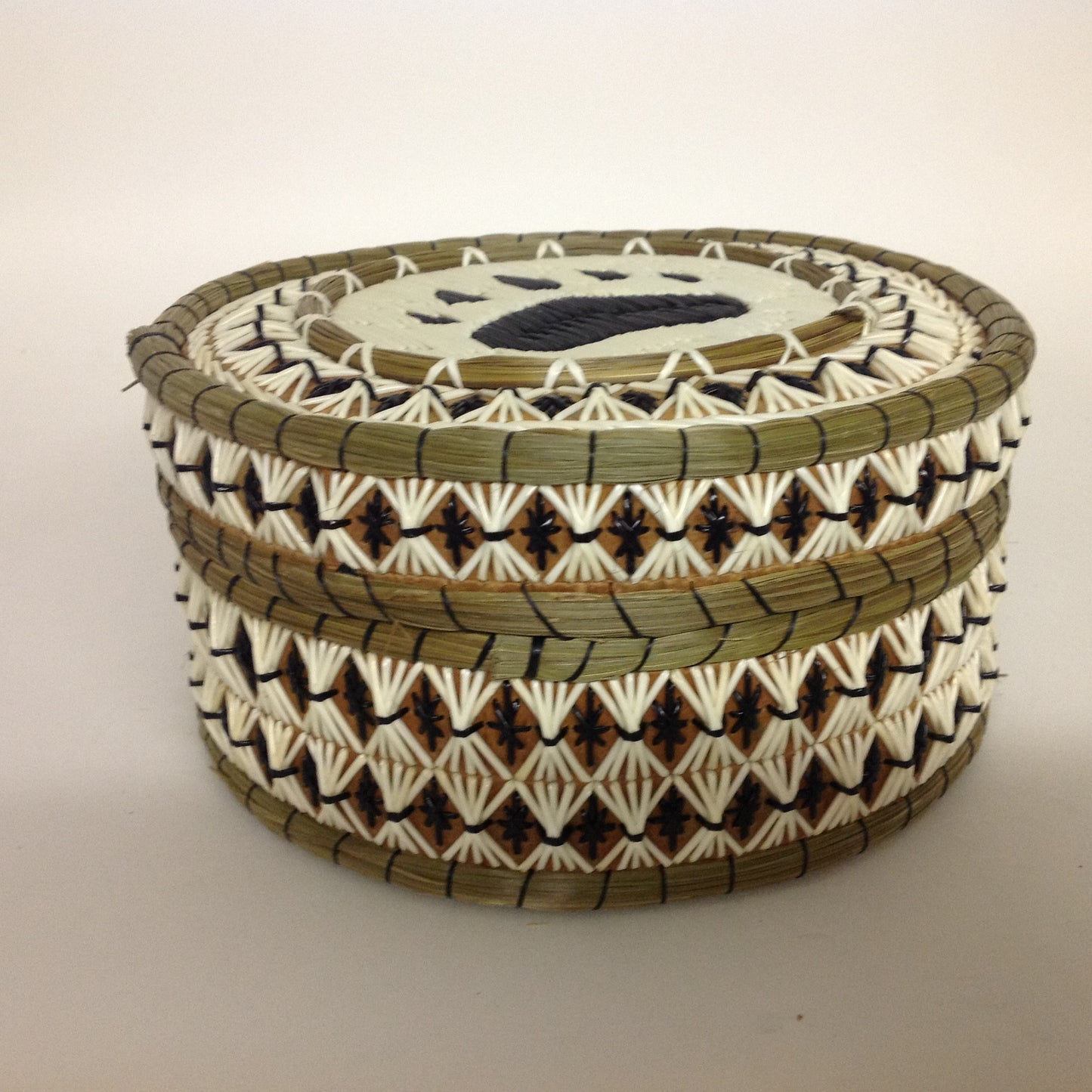 Bear Paw Quill Box